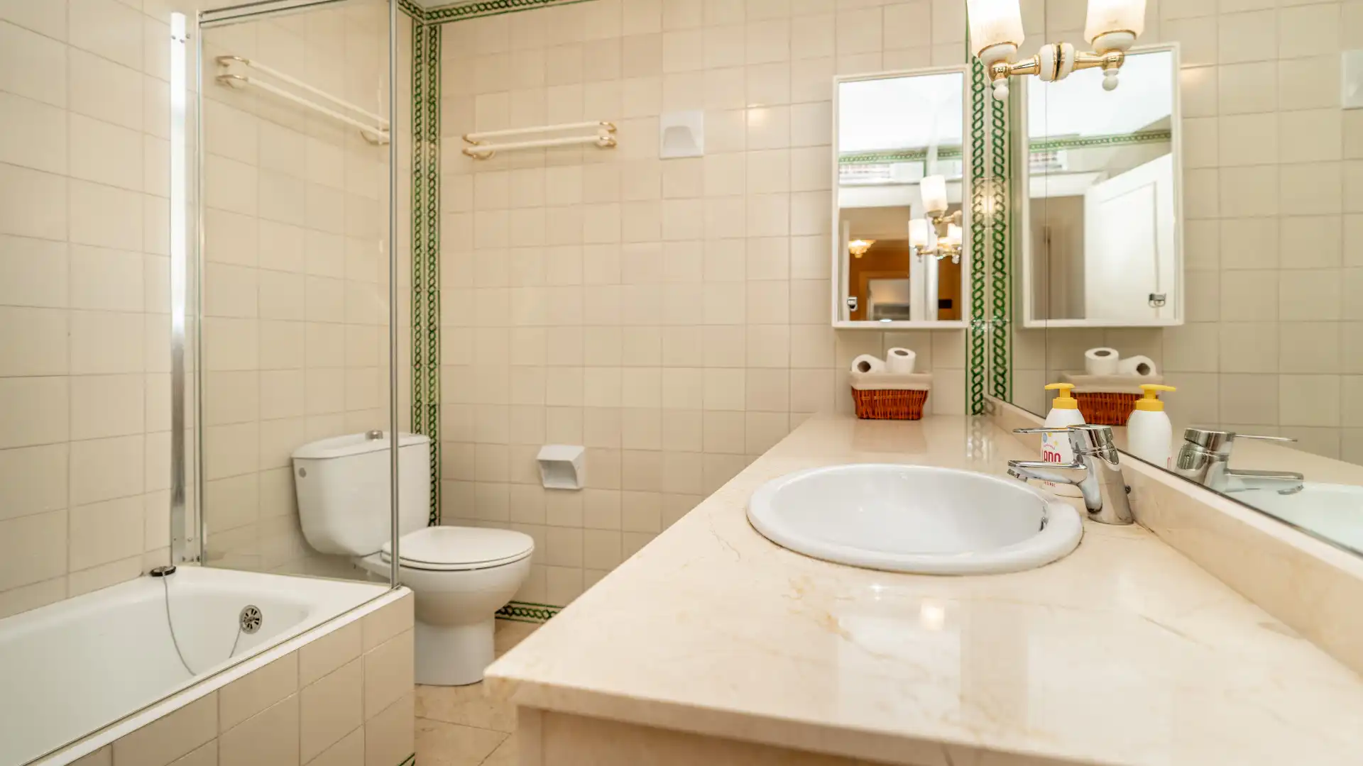 Baño de Apartamento en venta en Marbella con Aire acondicionado, Terraza y Piscina