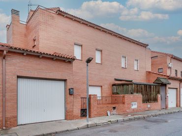 Villa zum Verkauf in Calle Segovia