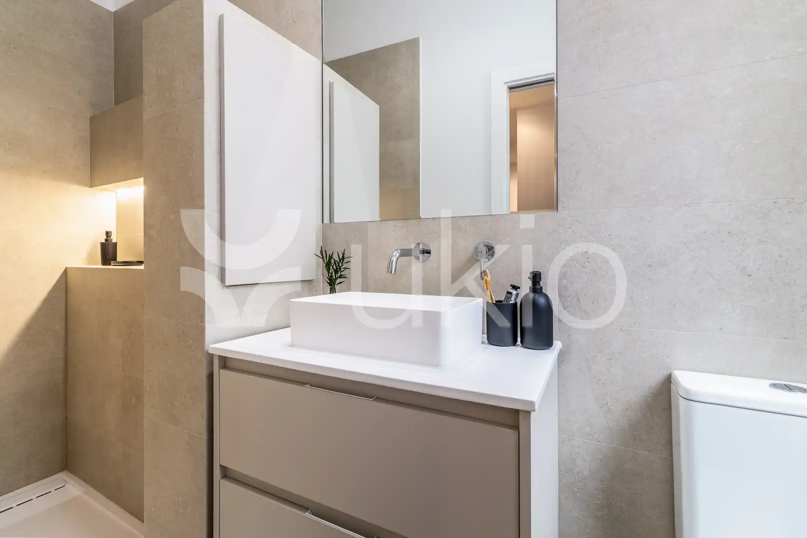 Baño de Apartamento de alquiler en Madrid con Amueblado, Horno y Lavadora