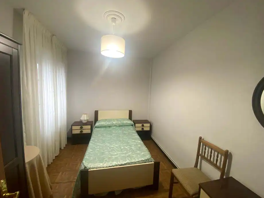Habitación de Piso en venta en Vitoria - Gasteiz con Calefacción, Trastero y Amueblado