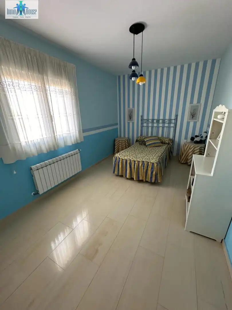 Dormitori de Casa o xalet en venda en Albacete amb Aire condicionat, Jardí privat i Parquet