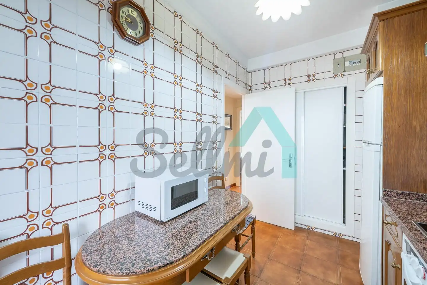 Cuina de Pis de lloguer en Oviedo  amb Calefacció, Parquet i Terrassa