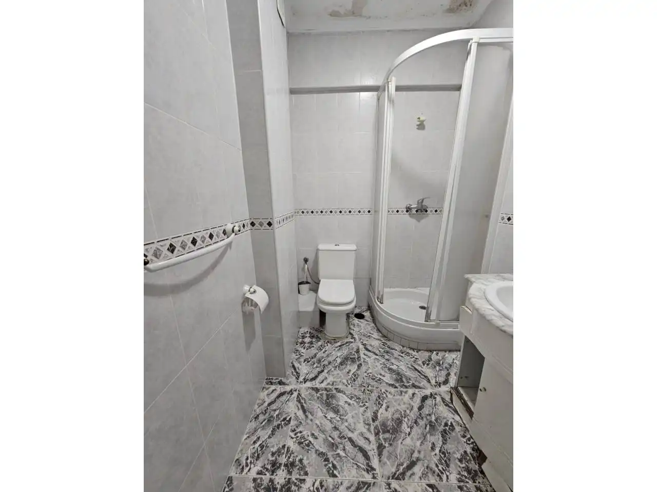 Baño de Piso en venta en Alicante / Alacant con Terraza y Balcón