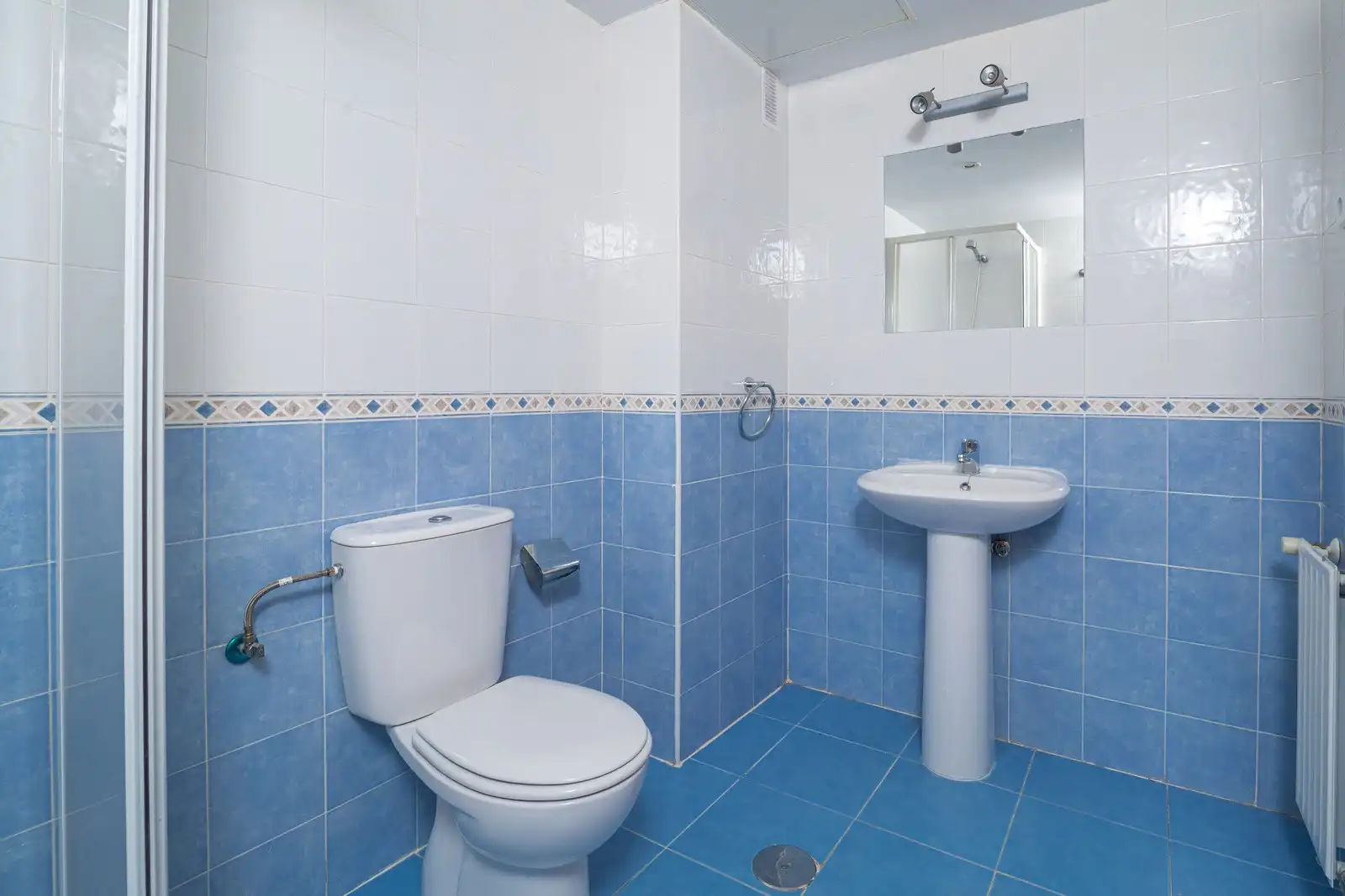 Bathroom of Flat for sale in Aranjuez  with Air Conditioner, Terrace and Storage room
