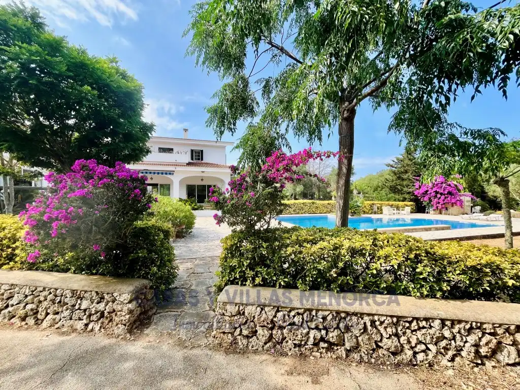 Vista exterior de Finca rústica en venda en Sant Lluís