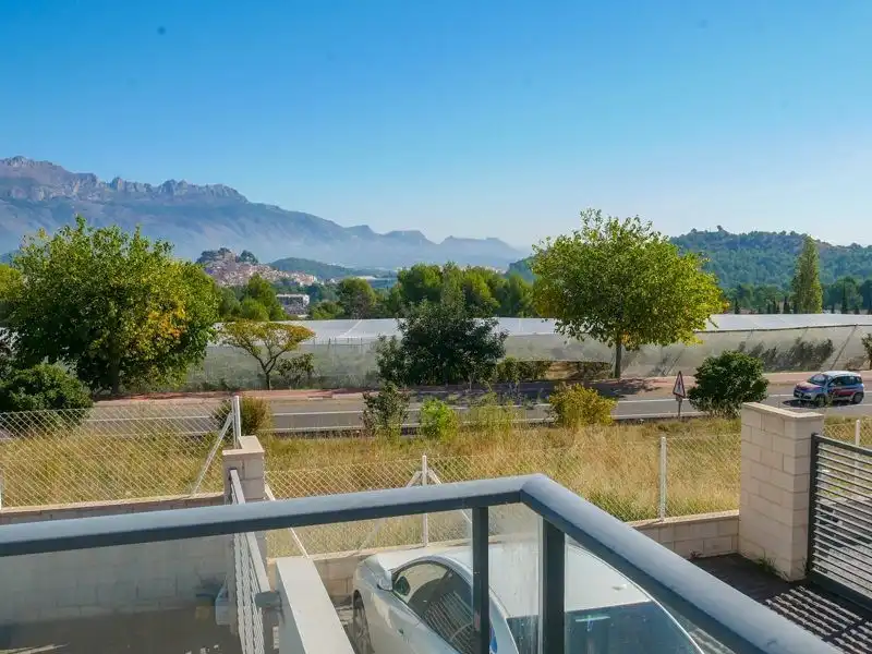 Vista exterior de Casa o xalet de lloguer en Polop amb Aire condicionat, Jardí privat i Terrassa