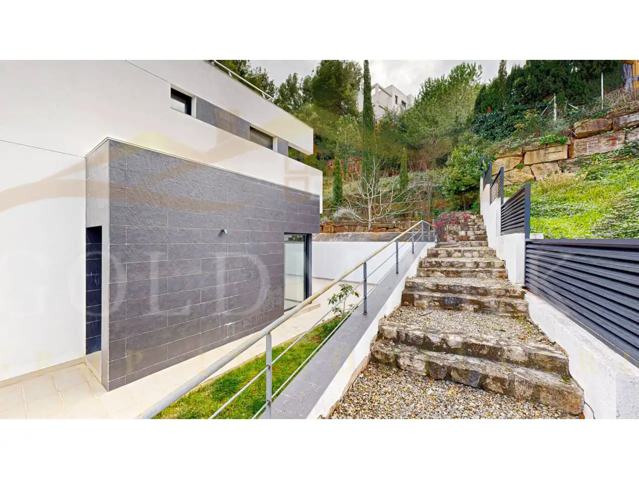 Vista exterior de Casa o xalet en venda en Corbera de Llobregat amb Aire condicionat, Calefacció i Jardí privat