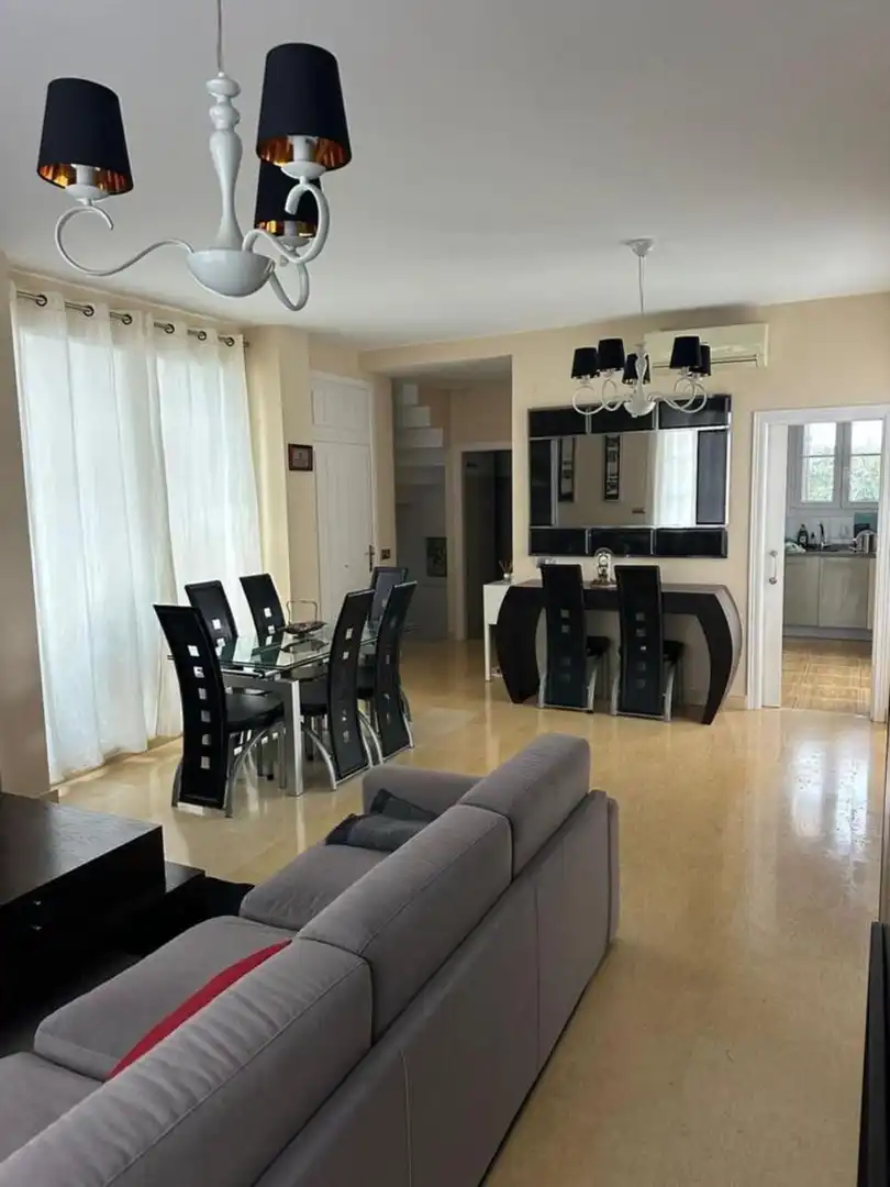 Menjador de Casa o xalet de lloguer en Estepona amb Aire condicionat, Jardí privat i Terrassa