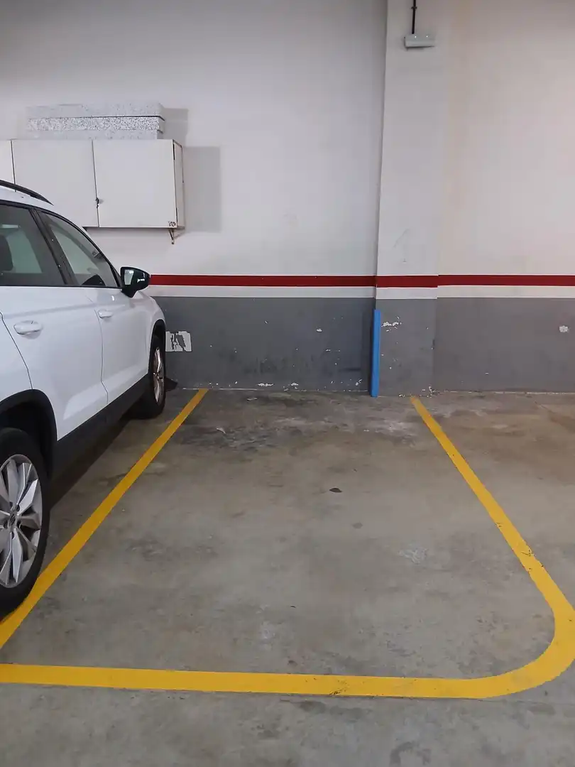 Einzelparkplatz zum Verkauf in Carrer del President Companys, imagen 2