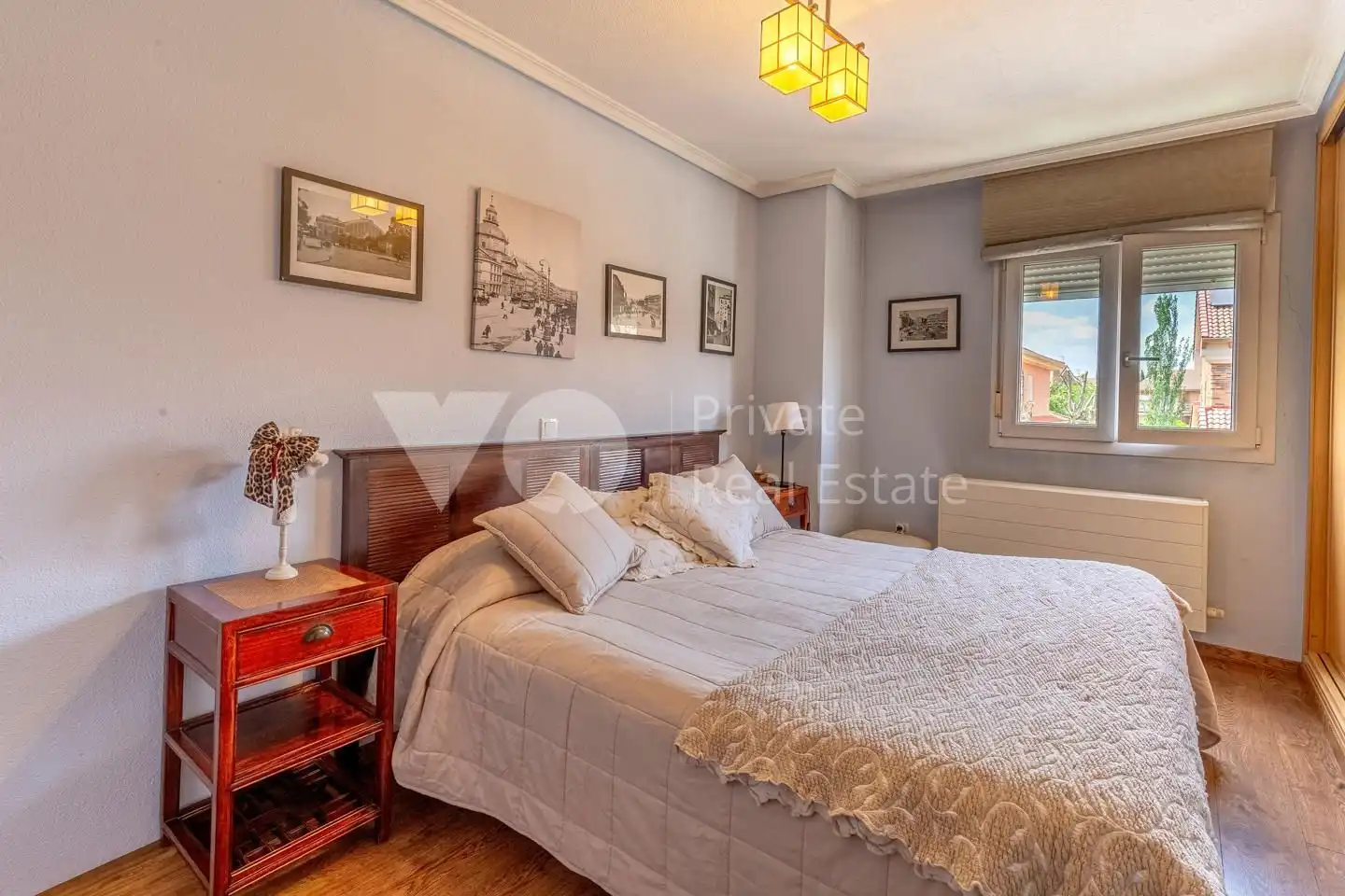 Habitación de Casa adosada en venta en Villanueva de la Cañada con Aire acondicionado, Calefacción y Jardín privado