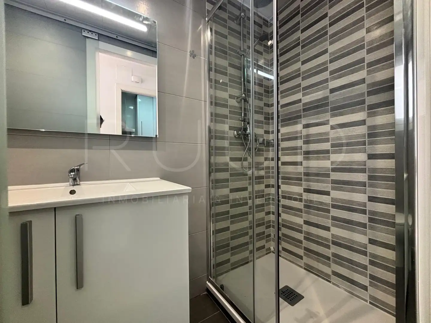 Bathroom of Flat for sale in Castelldefels  with Air Conditioner, Parquet flooring and Terrace
