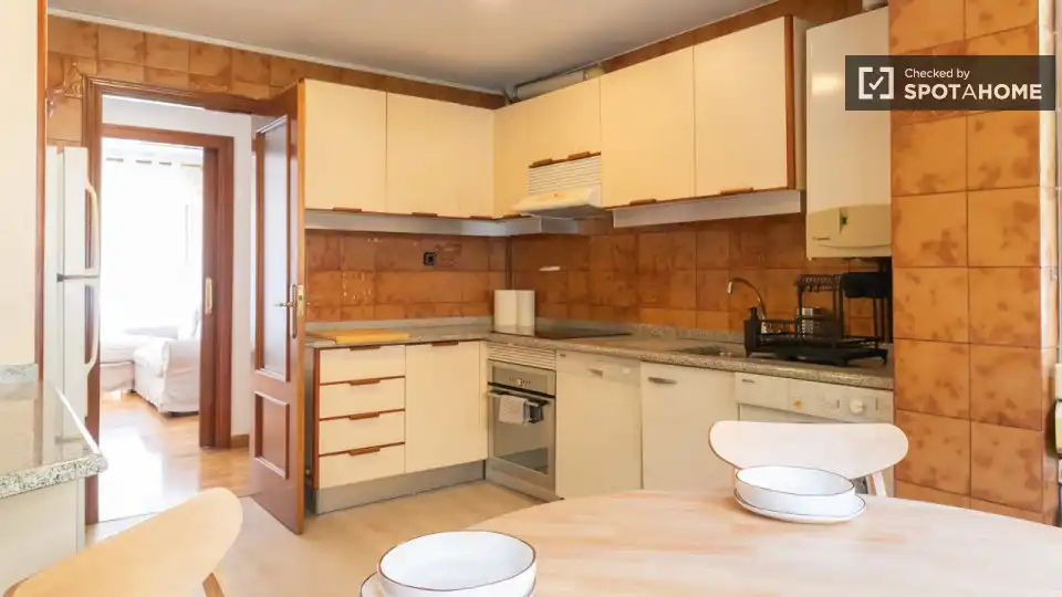 Cocina de Piso de alquiler en Madrid con Aire acondicionado, Calefacción y Amueblado