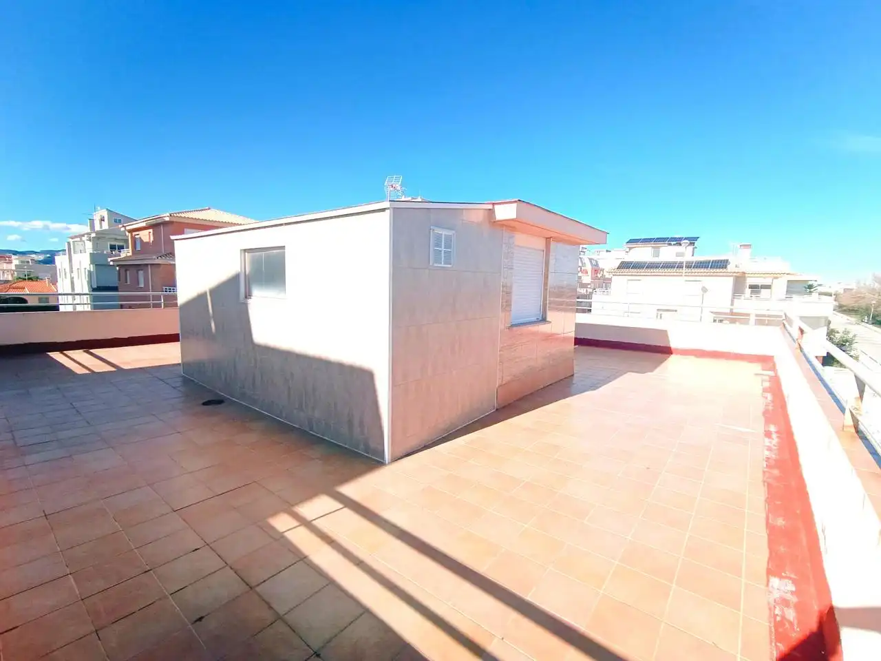 Terrassa de Casa o xalet en venda en Oliva amb Aire condicionat, Jardí privat i Terrassa