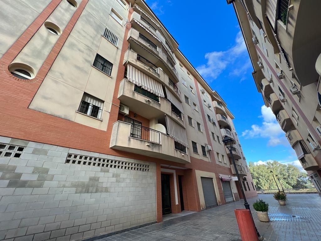 Vista exterior de Piso en venta en Utrera
