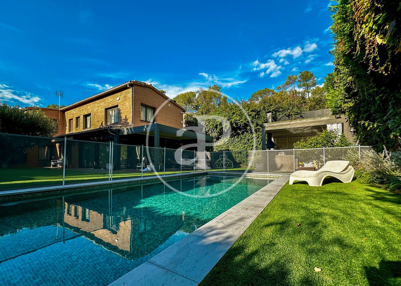 Piscina de Casa o xalet en venda en Sant Cugat del Vallès amb Aire condicionat, Calefacció i Jardí privat