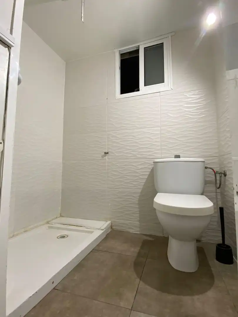 Badezimmer von Einfamilien-Reihenhaus zum Verkauf in El Vendrell mit Klimaanlage, Heizung und Terrasse