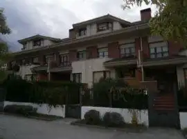 Vista exterior de Casa o xalet en venda en Durango amb Calefacció, Terrassa i Balcó
