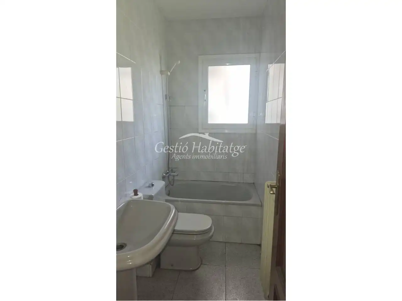 Baño de Piso de alquiler en Ripollet con Terraza