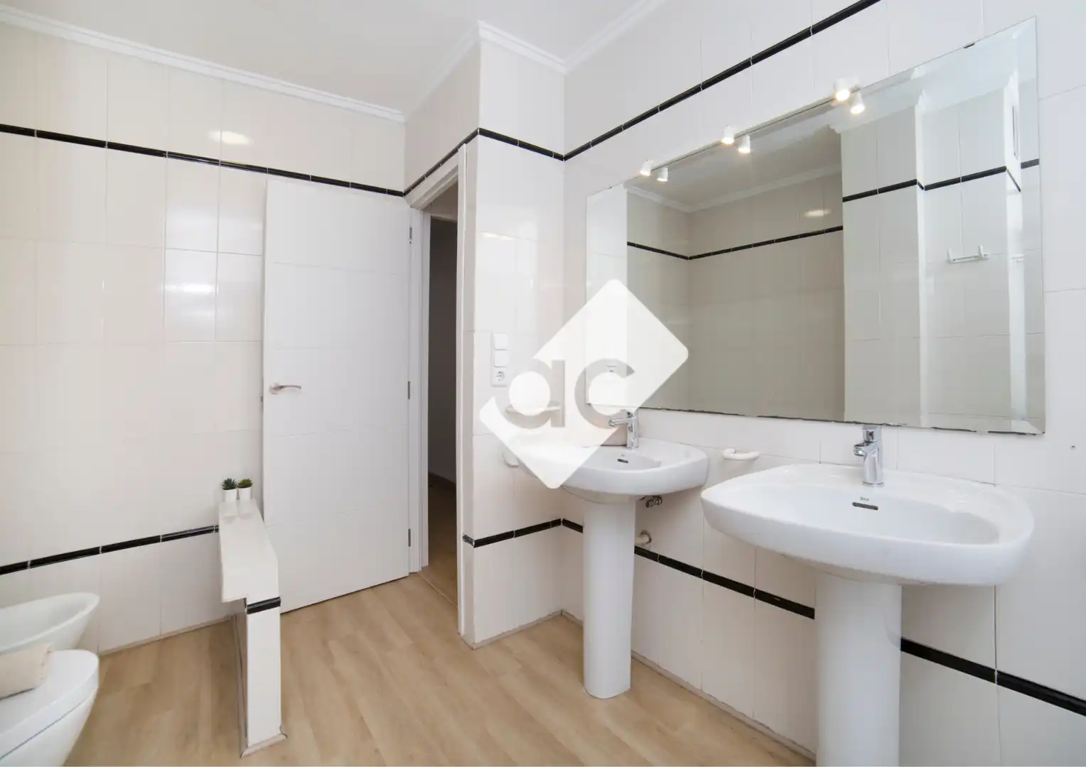 Baño de Piso de alquiler en Valencia con Aire acondicionado, Calefacción y Amueblado