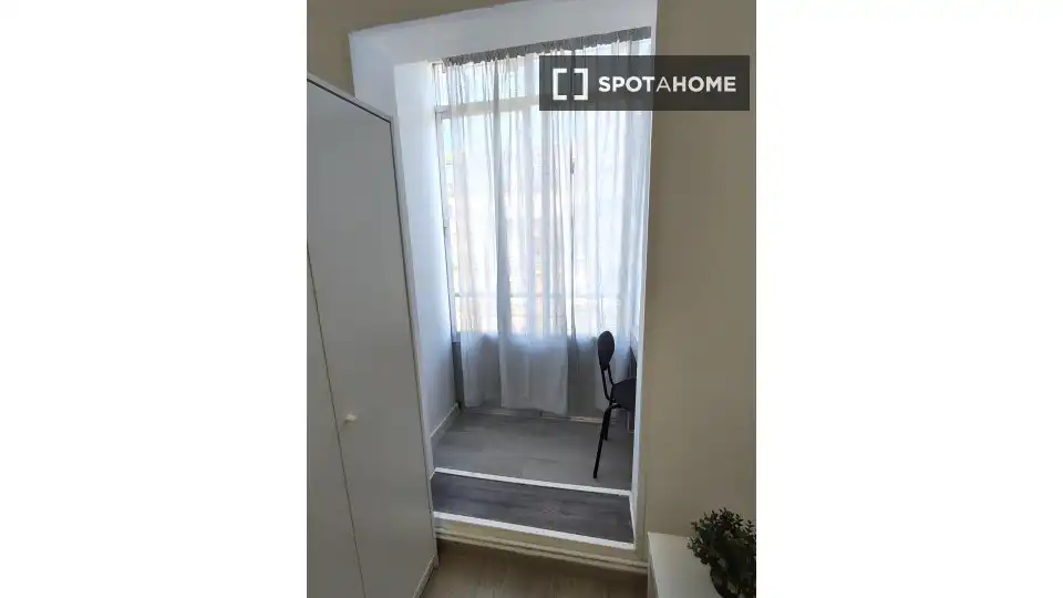 Schlafzimmer von Wohnung zur untervermieten in Madrid mit Klimaanlage, Terrasse und Möbliert