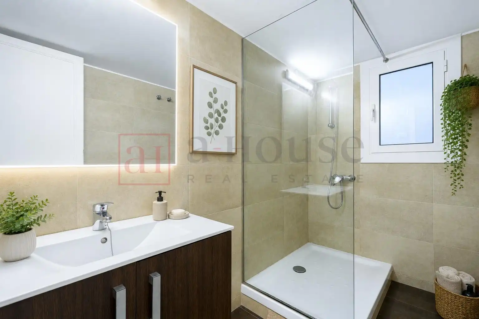 Badezimmer von Wohnung zum Verkauf in Barcelona mit Klimaanlage und Heizung