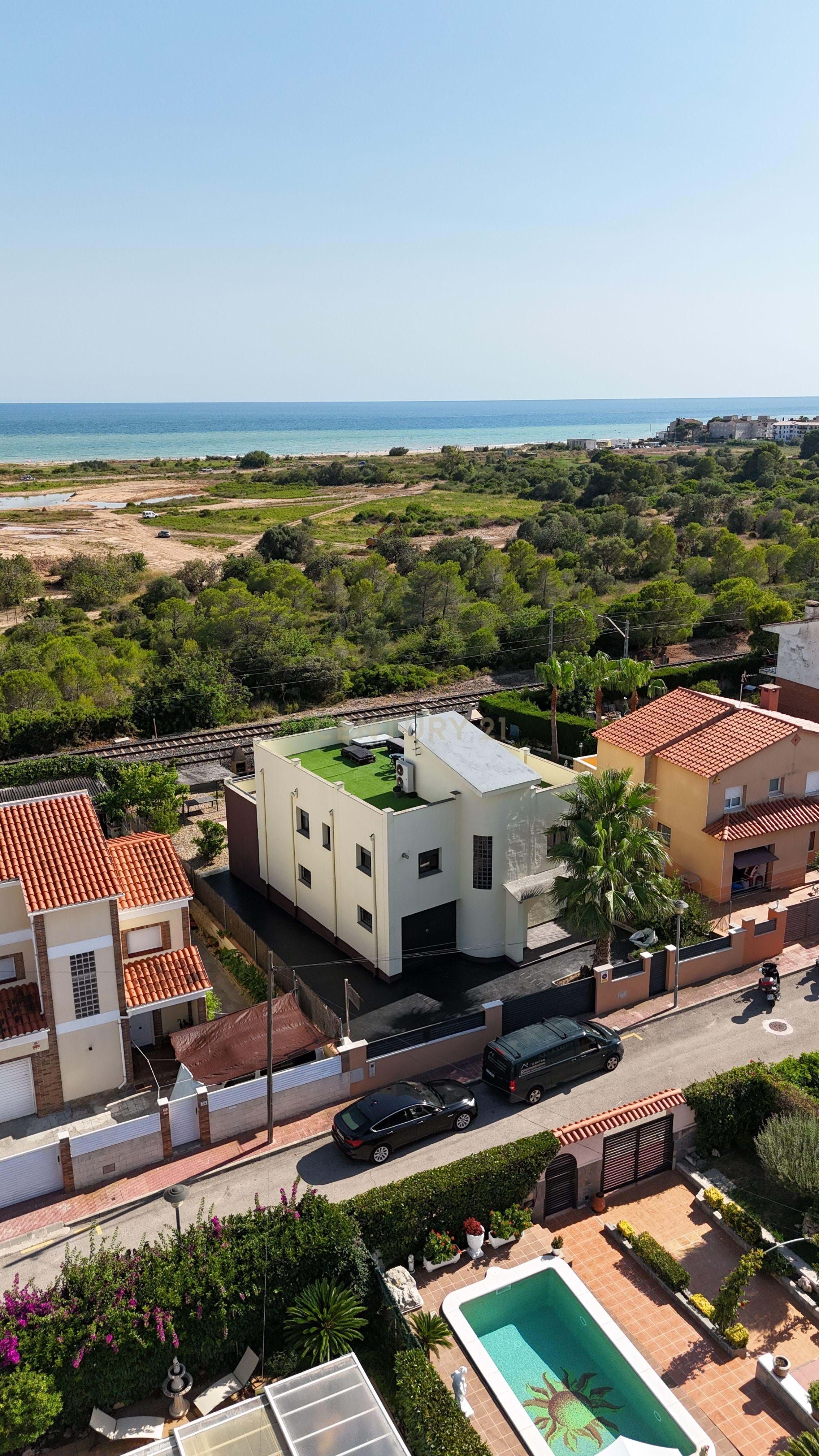 Exterior view of House or chalet for sale in El Vendrell  with Air Conditioner, Heating and Terrace