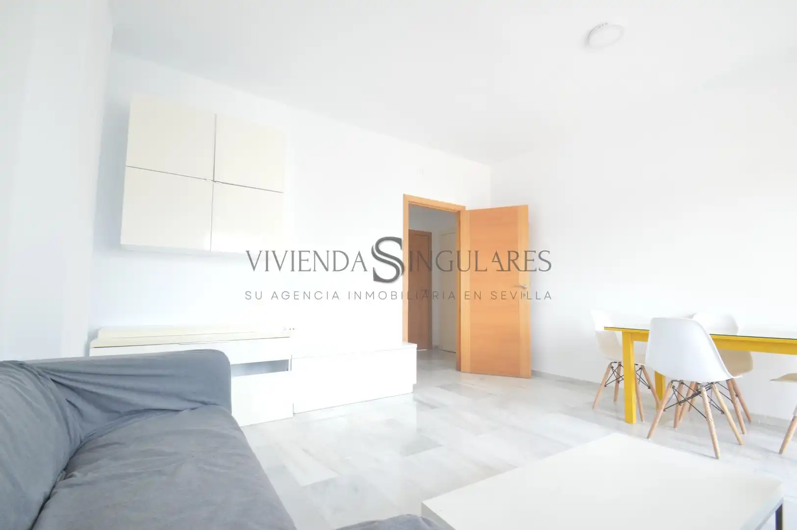 Sala de estar de Piso en venta en Sevilla con Aire acondicionado, Terraza y Piscina comunitaria