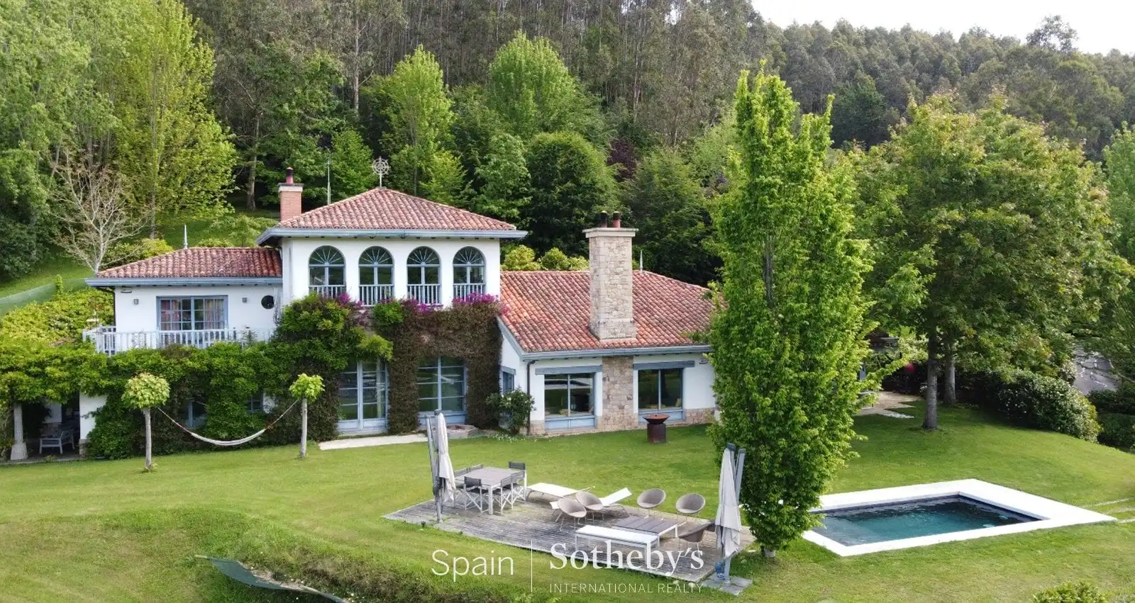 Vista exterior de Finca rústica en venta en Comillas (Cantabria) con Calefacción, Jardín privado y Terraza