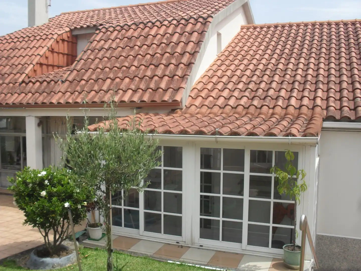 Vista exterior de Casa o xalet en venda en Vigo  amb Jardí privat, Terrassa i Traster
