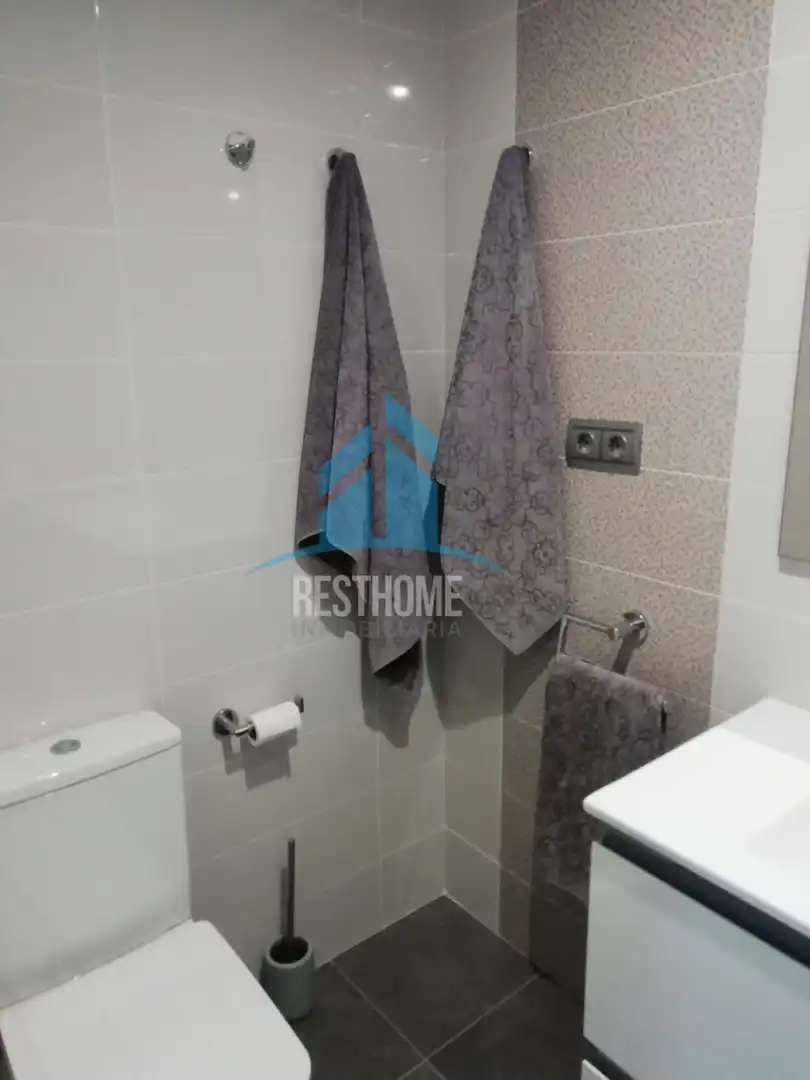 Baño de Apartamento de alquiler en Cullera con Aire acondicionado, Jardín privado y Terraza