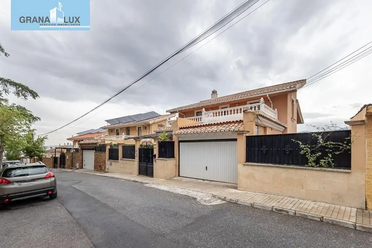 Detached house with terrace for sale in Calle del Sauce, imagen 3