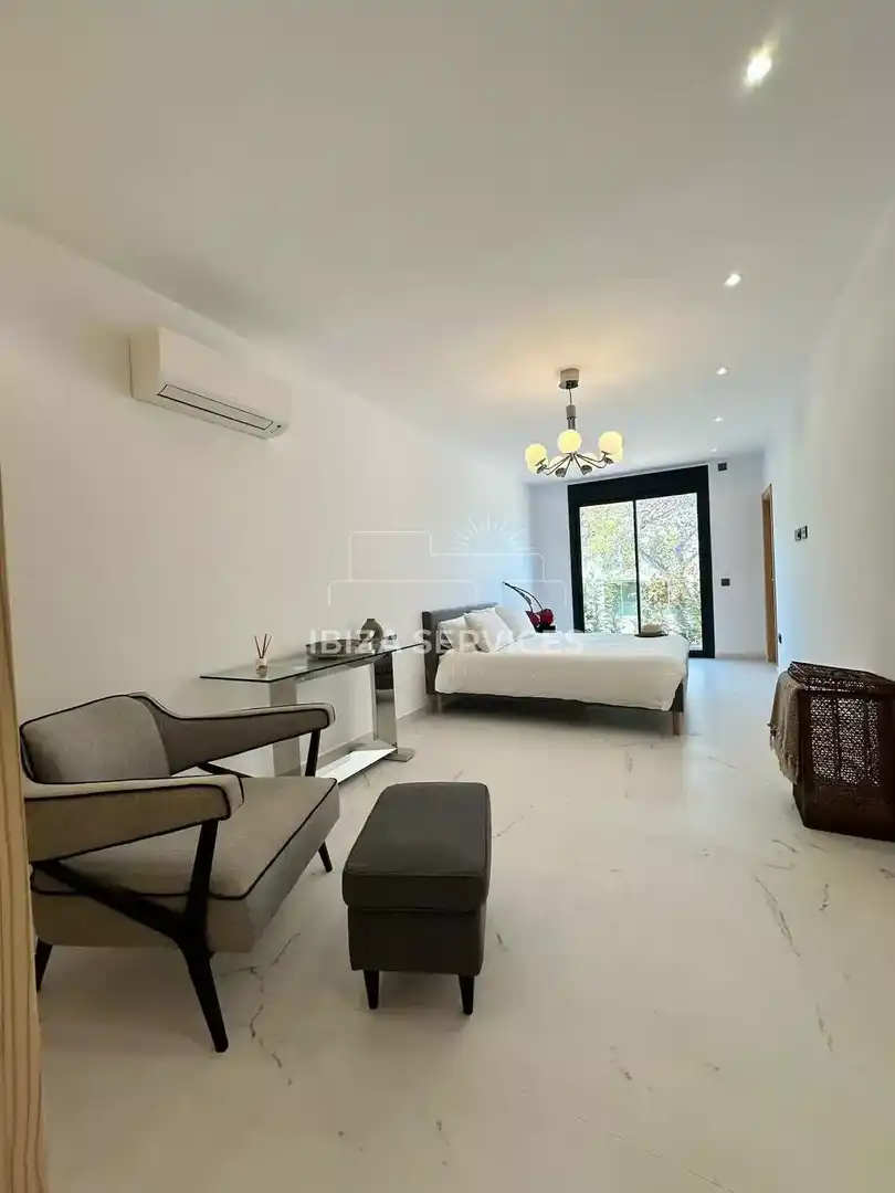 Habitación de Casa o chalet de alquiler en Santa Eulària des Riu con Aire acondicionado, Jardín privado y Piscina