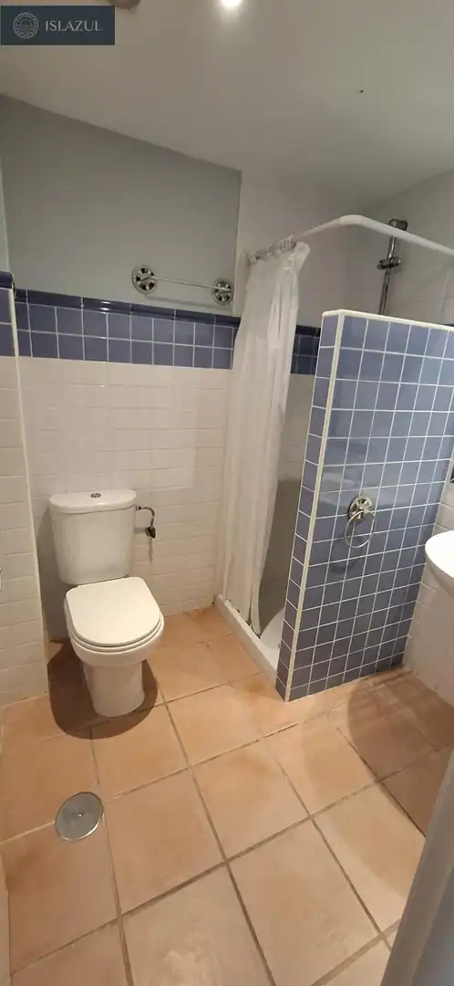 Badezimmer von Erdgeschoss zur Miete in Islantilla mit Klimaanlage, Heizung und Privatgarten