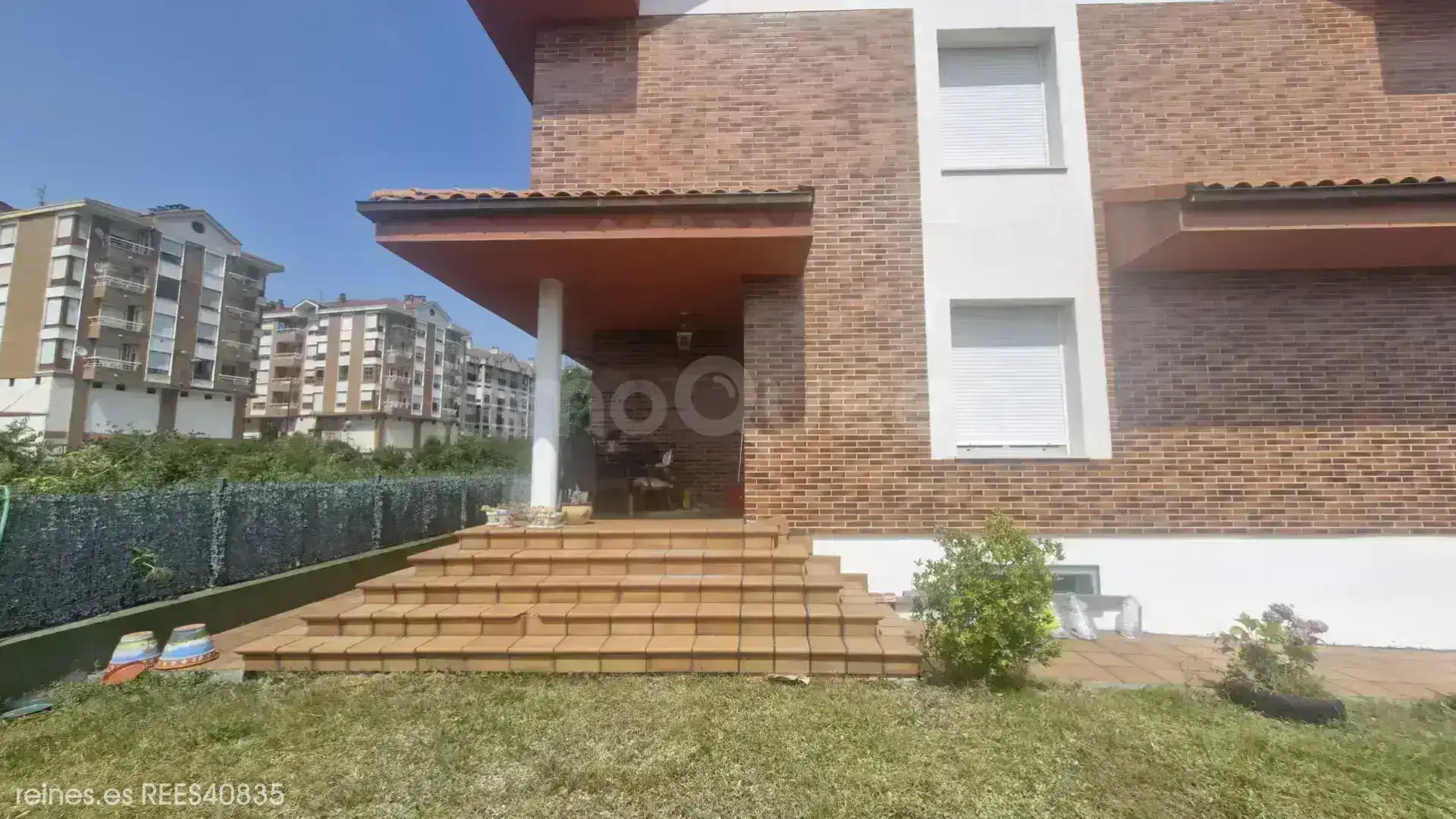 Vista exterior de Casa adosada en venda en Siero amb Calefacció, Jardí privat i Terrassa