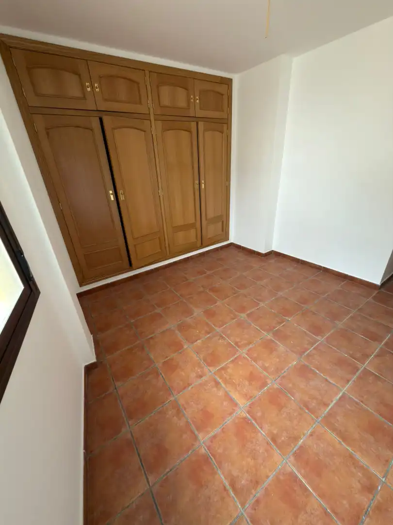 Habitación de Piso en venta en Alcaucín con Terraza, Horno y Piscina comunitaria
