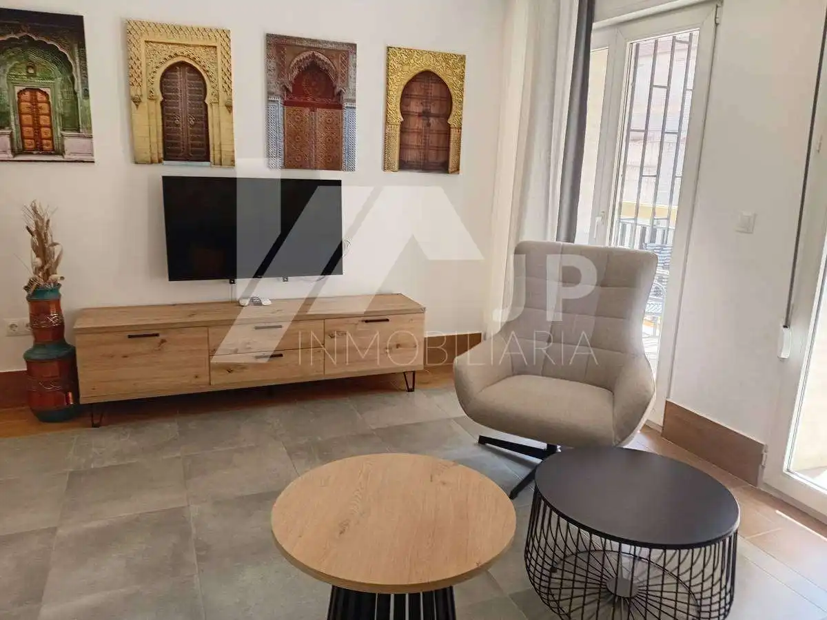 Living room of Flat for rent in Granada  with Air Conditioner, Heating and Parquet flooring