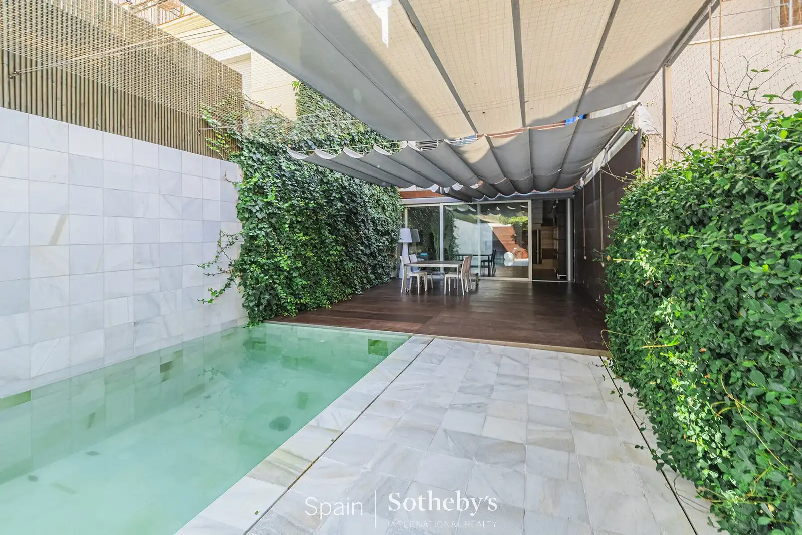 Piscina de Casa o xalet en venda en Barcelona amb Aire condicionat, Jardí privat i Terrassa