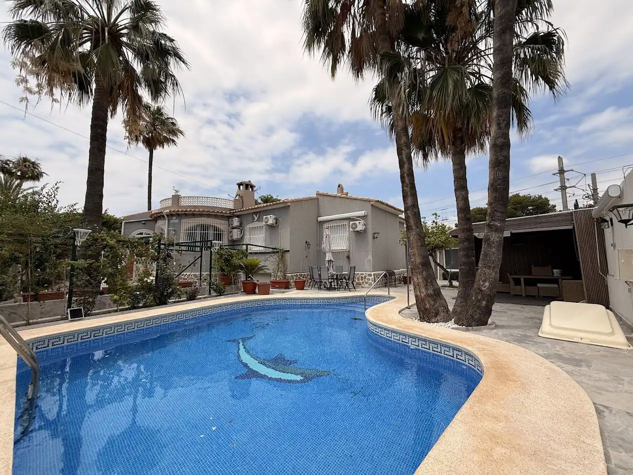 Piscina de Casa o xalet en venda en El Campello amb Aire condicionat, Calefacció i Jardí privat