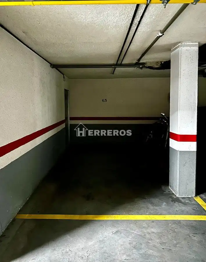 Parking de Apartamento en venta en  Logroño con Calefacción, Parquet y Trastero