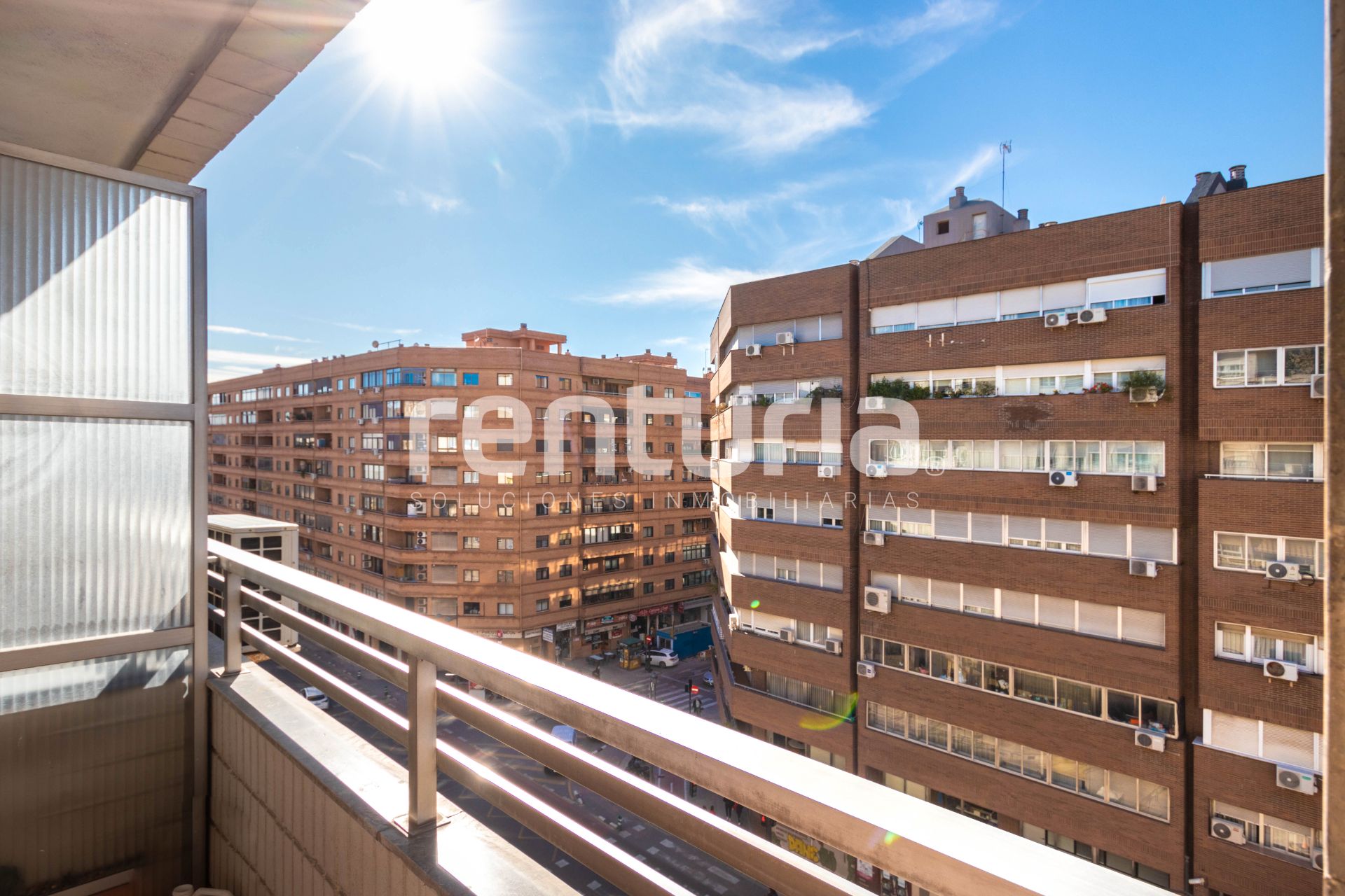 Exterior view of Flat to rent in  Valencia Capital  with Air Conditioner, Heating and Oven