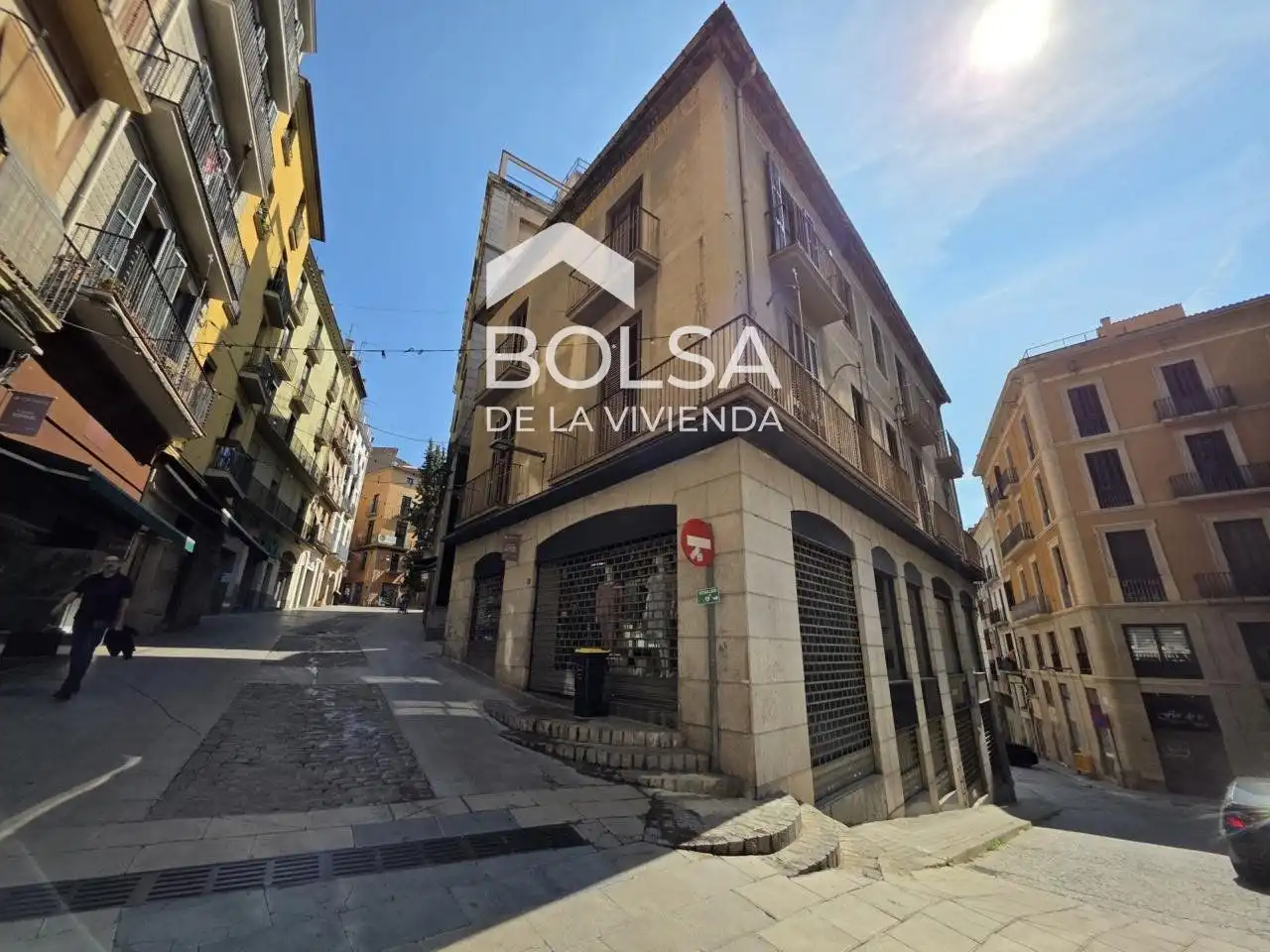 Vista exterior de Edifici en venda en Manresa