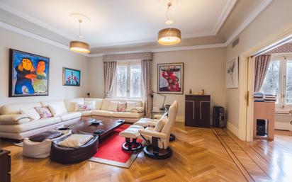 Living room of Flat for sale in  Madrid Capital  with Heating, Parquet flooring and Storage room