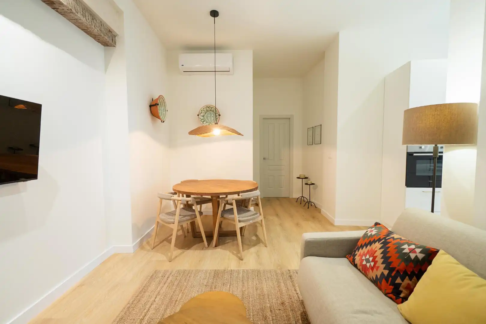 Comedor de Piso de alquiler en Sevilla con Aire acondicionado, Calefacción y Amueblado