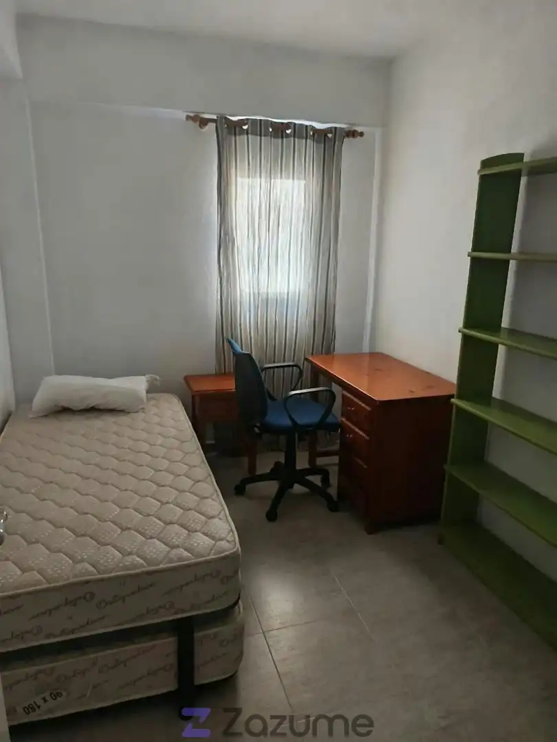 Schlafzimmer von Wohnung zur Miete in Valencia mit Möbliert, Ofen und Waschmaschine