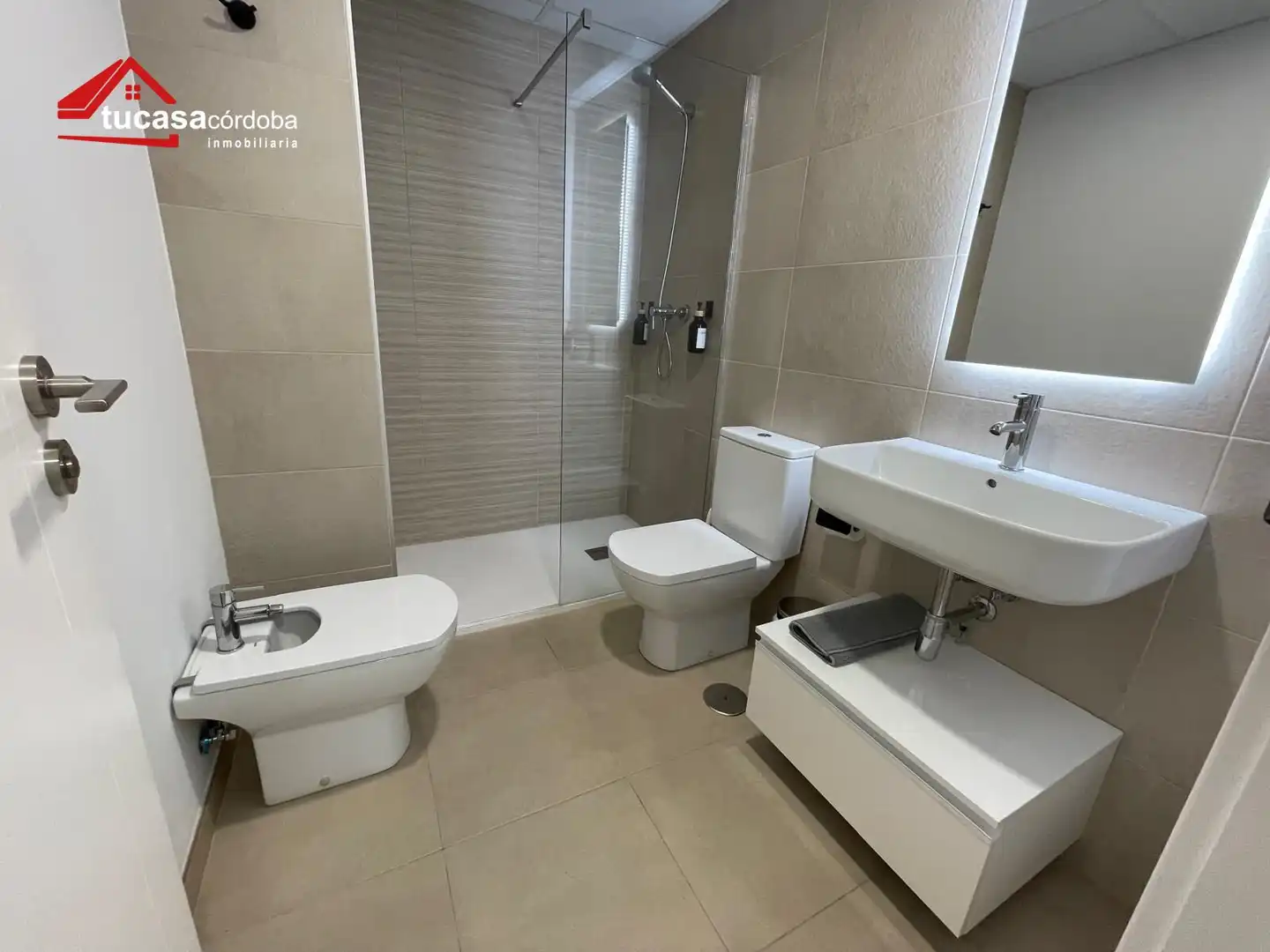 Bany de Apartament en venda en Córdoba amb Aire condicionat, Calefacció i Parquet