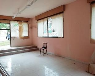Premises for sale in N/A, Parres