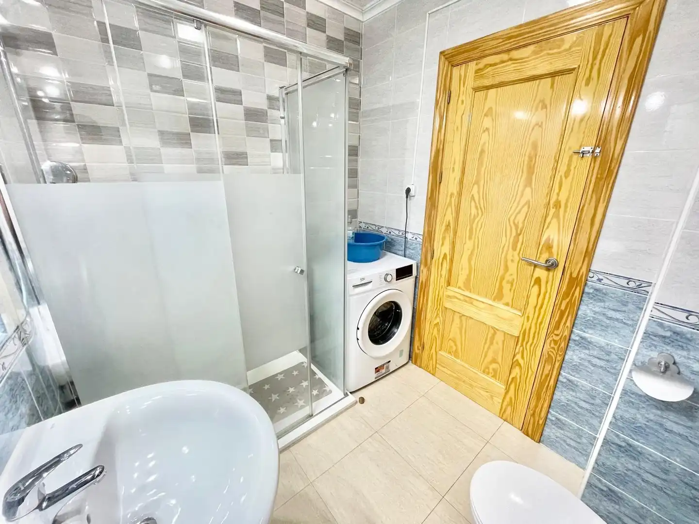 Bany de Apartament de lloguer en Los Alcázares amb Aire condicionat, Traster i Moblat