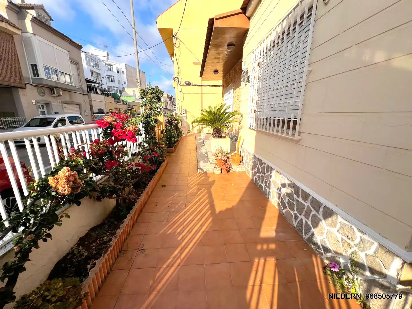 Vista exterior de Casa o xalet en venda en Cartagena amb Jardí privat, Terrassa i Traster