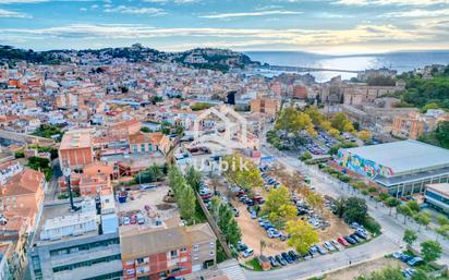 Vista exterior de Pis en venda en Sant Feliu de Guíxols amb Aire condicionat, Terrassa i Balcó