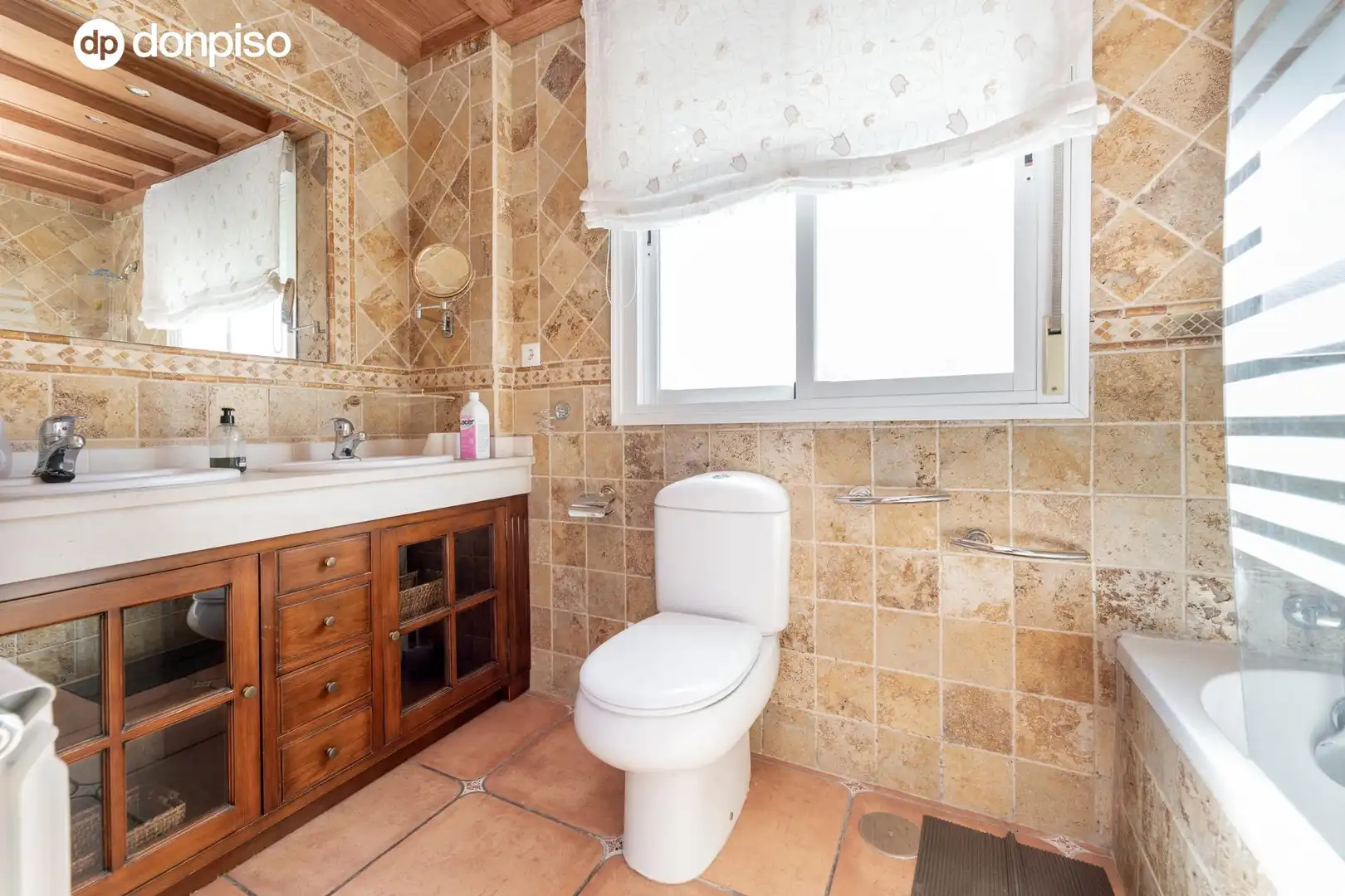 Baño de Casa o chalet en venta en Granada con Jardín privado, Terraza y Piscina